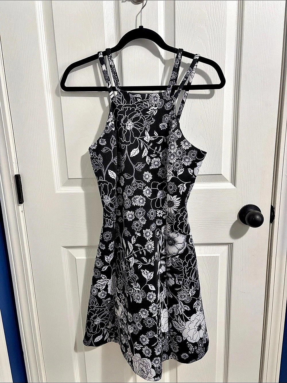 Vintage GUESS Floral Mini Dress in Black & White Size 6